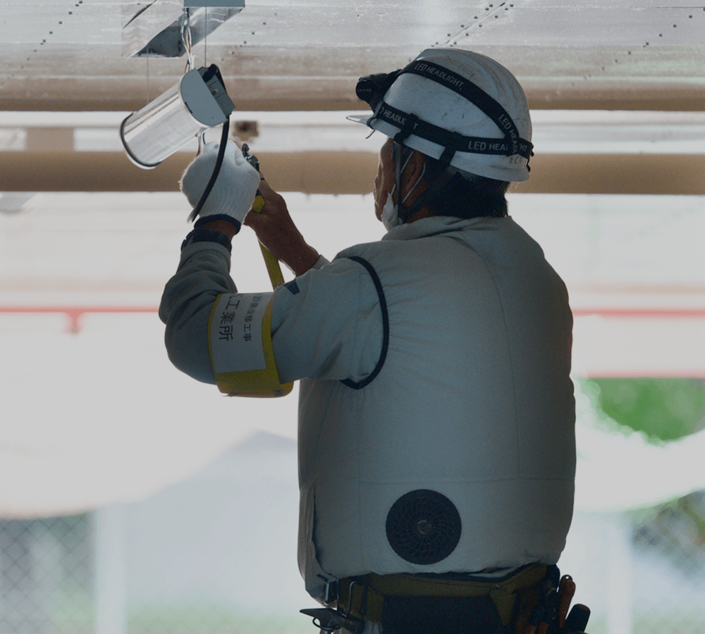 未経験から職人へ　現場に応える電気工事