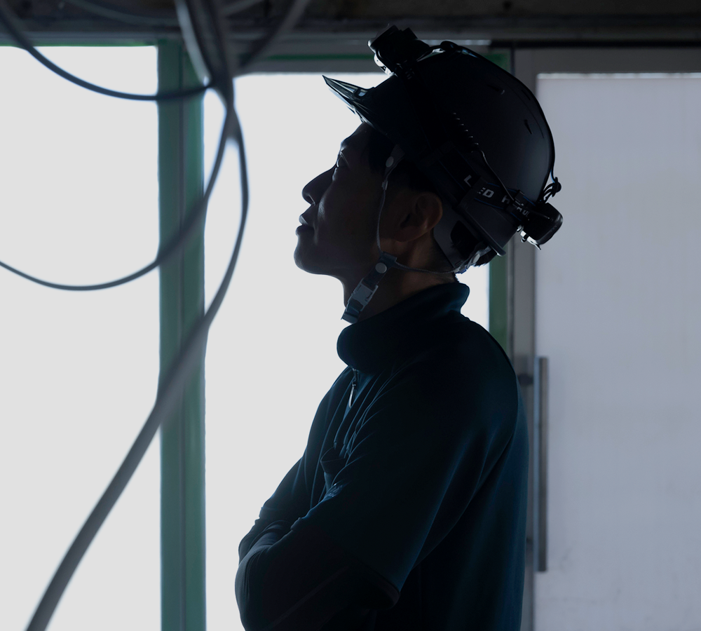 未経験から職人へ　現場に応える電気工事