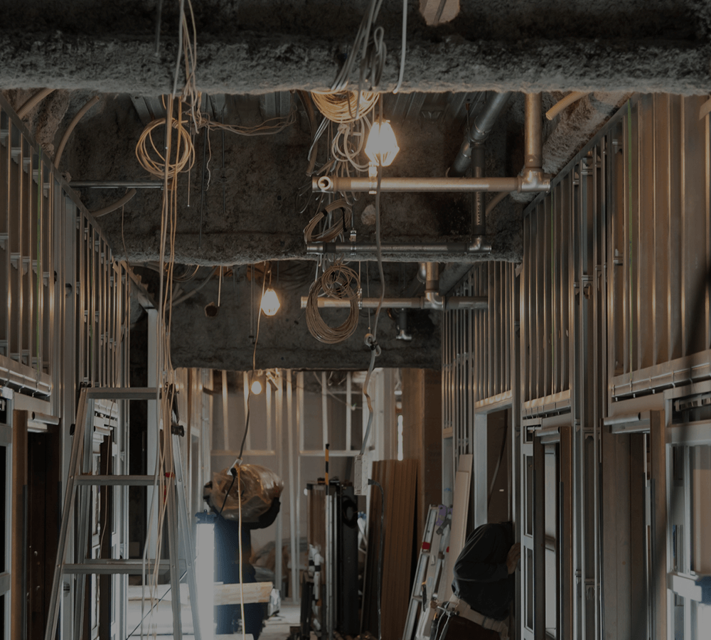 未経験から職人へ　現場に応える電気工事